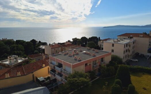 Superbe Appartement avec Vue Mer au Cœur de Cap d’Ail