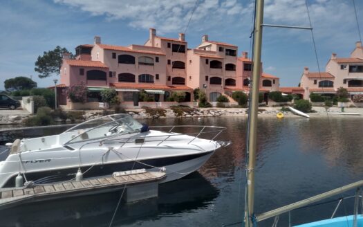 Studio Cabine Rénové avec Vue et Accès Direct à la Marina et Plage