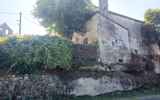 Bâtiment à rénover à Daignac