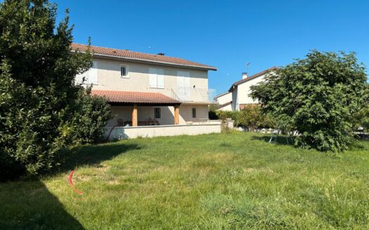 Villa Spacieuse de 5 Pièces avec Balcon – Calme Absolu et Grand Potentiel