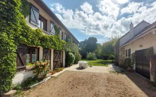 Maison 7 pièces 170 m2 à Ecrosnes près d’Epernon (8 minutes) et de Rambouillet (15 minutes)