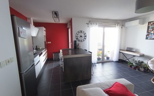 Appartement T3 avec balcon et 2 garages sous-sol