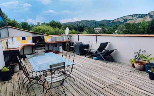 Superbe loft de 160m² sur un atelier/garage de 210m² + terrasse de 50m² + terrain de 467m²