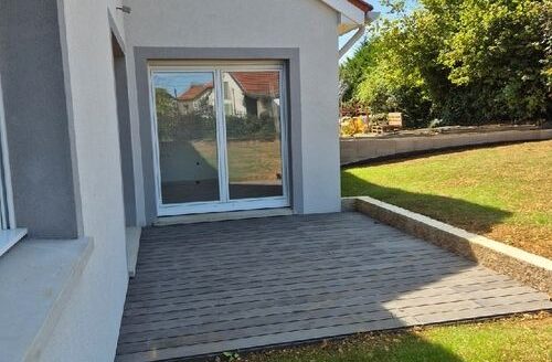 Maison avec jardin, terrasse et garage