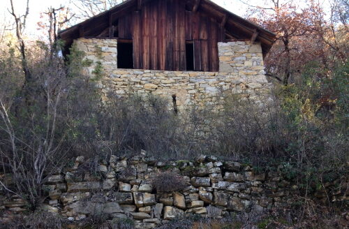 TERRAIN DE LOISIR avec GRANGE EN PIERRE