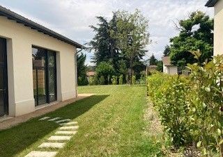 Grand loft/villa sur beau terrain dans résidence fermée secteur Crépieux Caluire Verdure et Cal