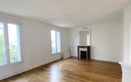 Appartement rénové 55m2-2 chambres sans vis à vis-Place Saint Bernard