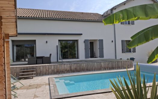 Maison Familiale au cœur de Villeréal avec Piscine et Jardin Méditerranéen