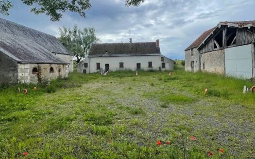 Chambray – Corps de ferme à rénover avec grand terrain