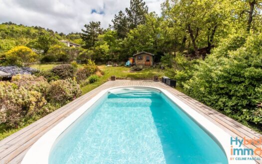 Maison Familiale de 137 m² avec Piscine et Vue sur les Montagnes