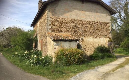 Joli CORPS DE FERME en Chalosse ( Landes ), à entièrement restaurer , avec MAISON + 2 GRANGES s