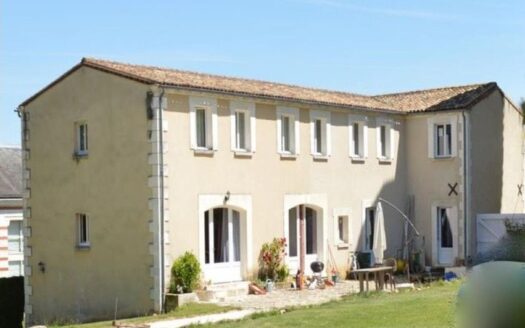 Bâtiment 200 m2 dans le parc d’un château