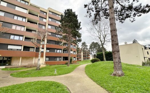 À vendre très bel appartement à Le Plessis Bouchard