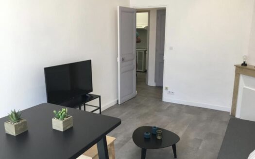 Particulier vend Charmant T2 meublé de 42 m².