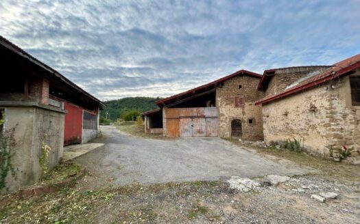 Corps de ferme – 400m2 / Parcelle 1 ha