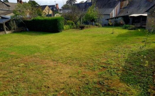 Maison de bourg avec terrain attenant