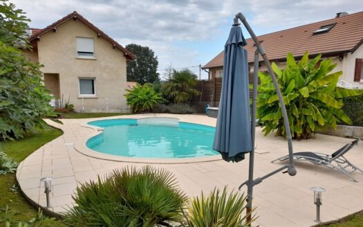 Belle et Grande Maison avec Piscine