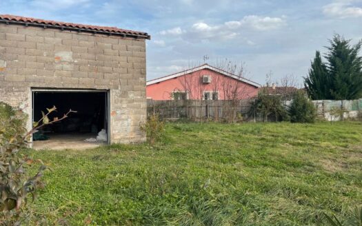 Garage sur terrain constructible