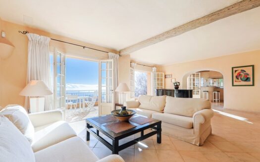 Hauteur de cannes Bastite de 430m2 ,7098 m2 de terrain