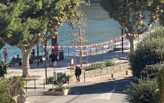 PARTICULIER VEND A COLLIOURE GRAND STUDIO/DUPLEX les pieds dans l’eau à 100 m de la PLAGE