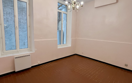 RUE CHEVALIER PAUL / T2/3 de 76m2  + cour