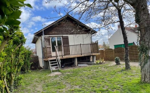 Une maison et un Chalet;