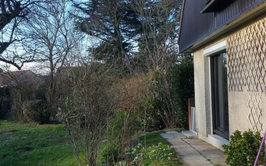 Grande maison familiale 150m2, sous-sol, jardin et panneaux solaires – Quétigny